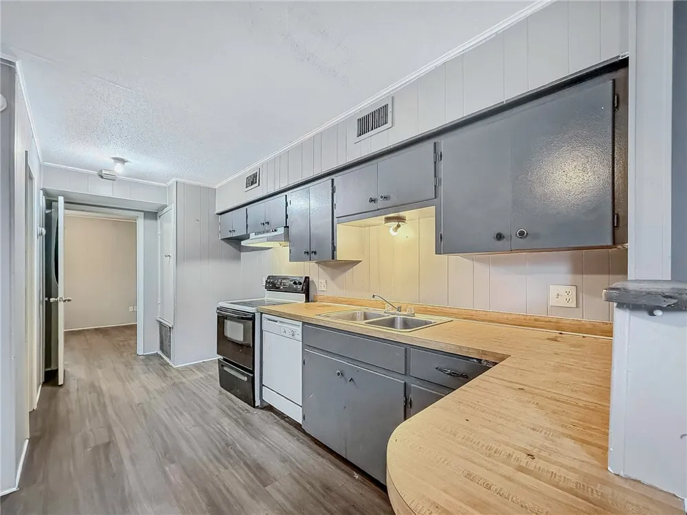 1870 King David Three Rivers, TX 78071