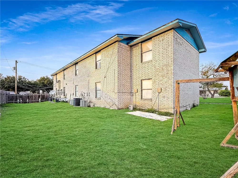 1870 King David Three Rivers, TX 78071