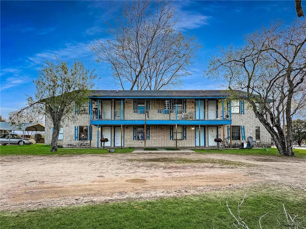 1870 King David Three Rivers, TX 78071