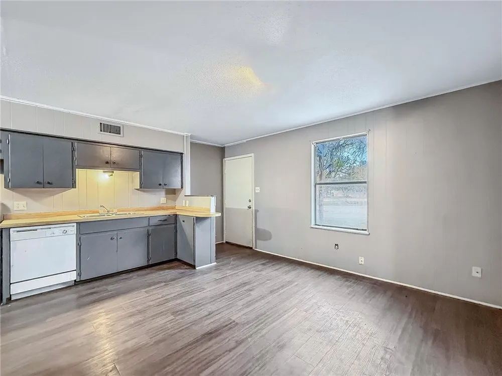 1870 King David Three Rivers, TX 78071