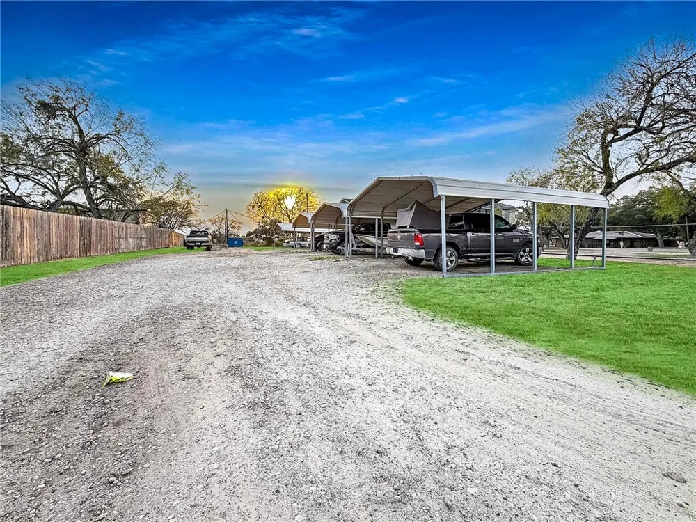1870 King David Three Rivers, TX 78071