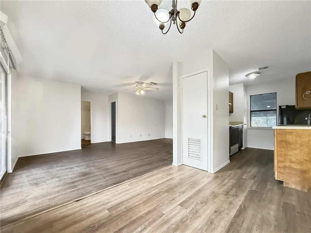 1870 King David Three Rivers, TX 78071