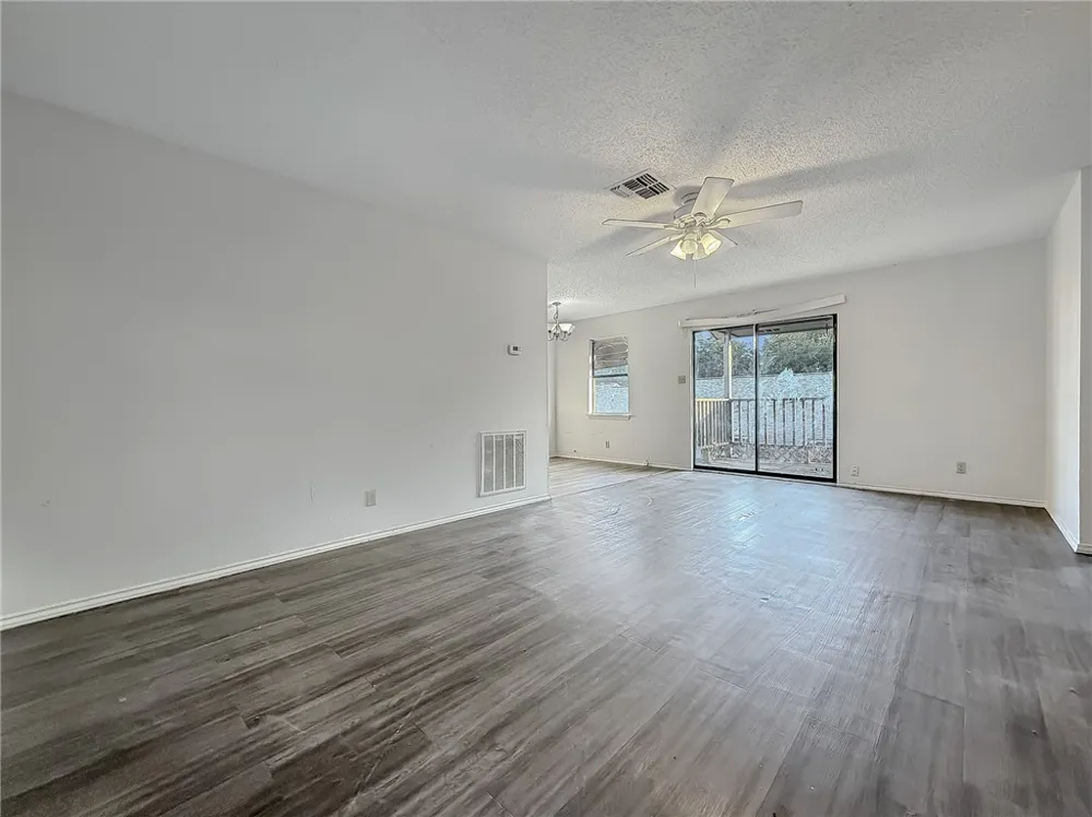 1870 King David Three Rivers, TX 78071