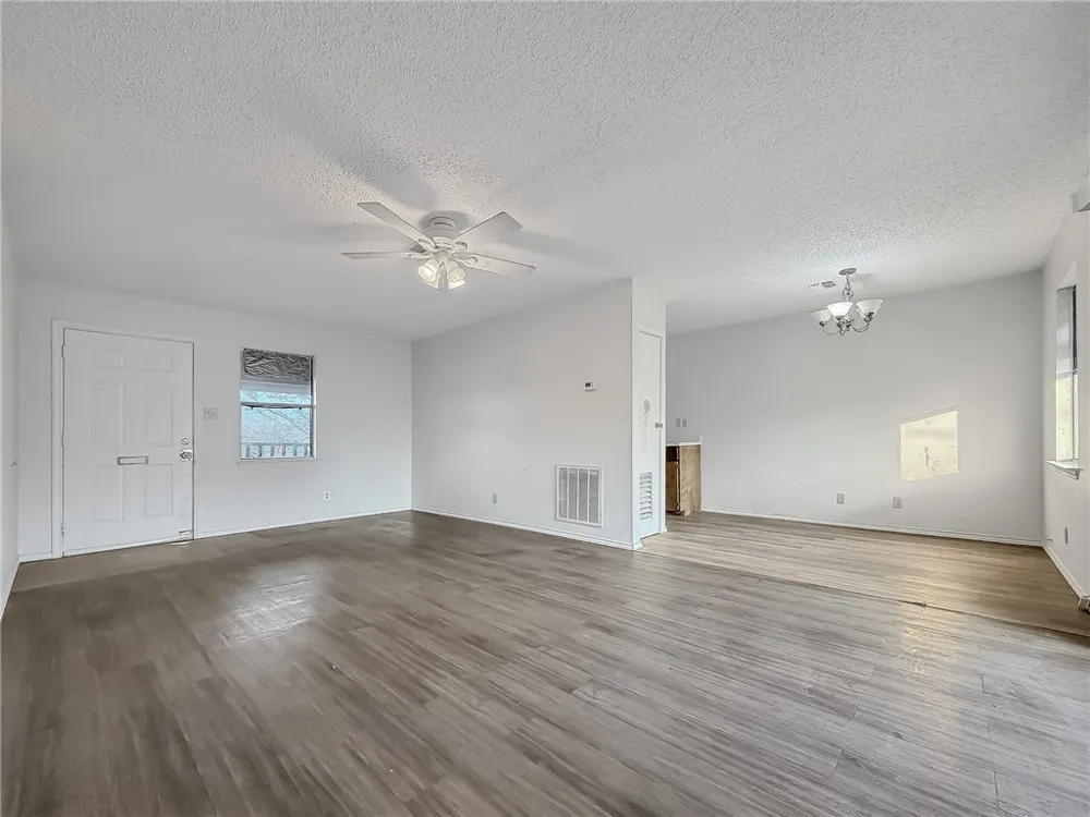 1870 King David Three Rivers, TX 78071