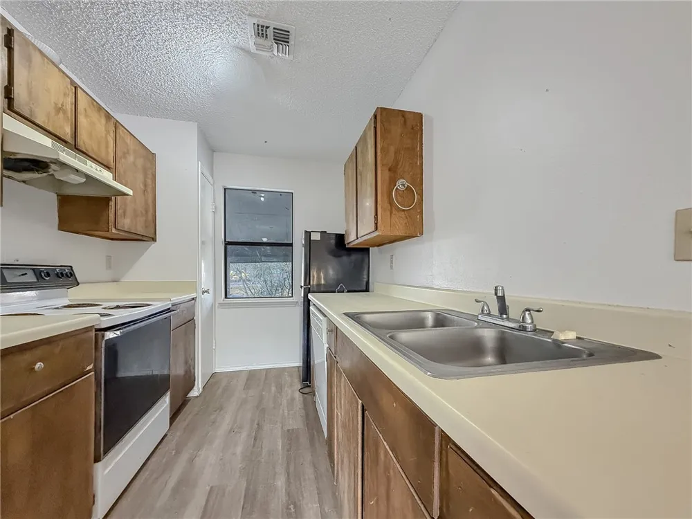 1870 King David Three Rivers, TX 78071