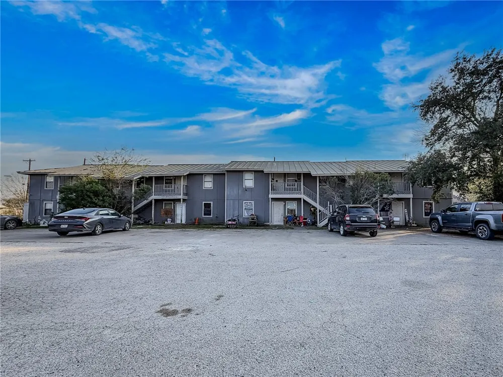 1870 King David Three Rivers, TX 78071