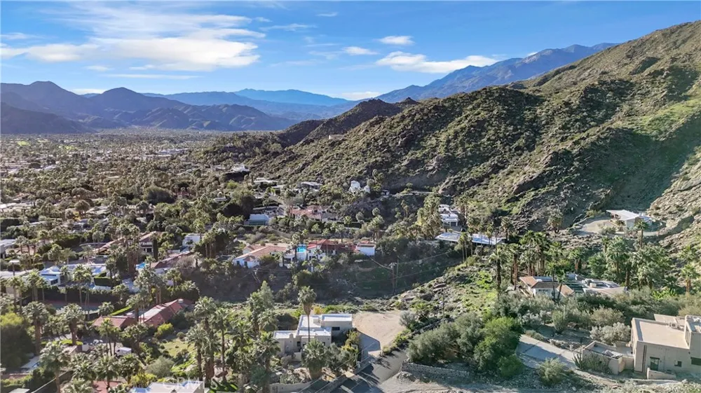 1870 S Crestview Palm Springs, CA 92264