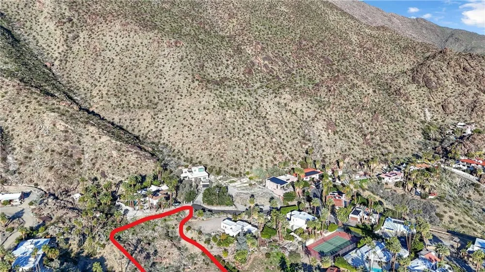 1870 S Crestview Palm Springs, CA 92264
