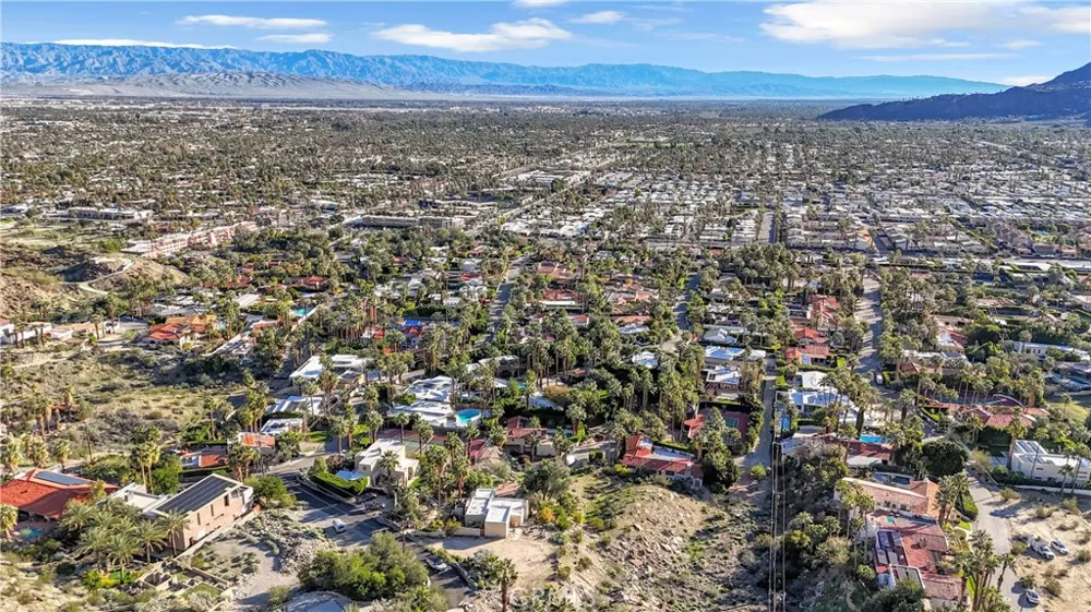 1870 S Crestview Palm Springs, CA 92264