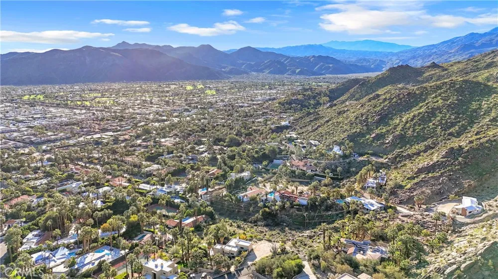 1870 S Crestview Palm Springs, CA 92264