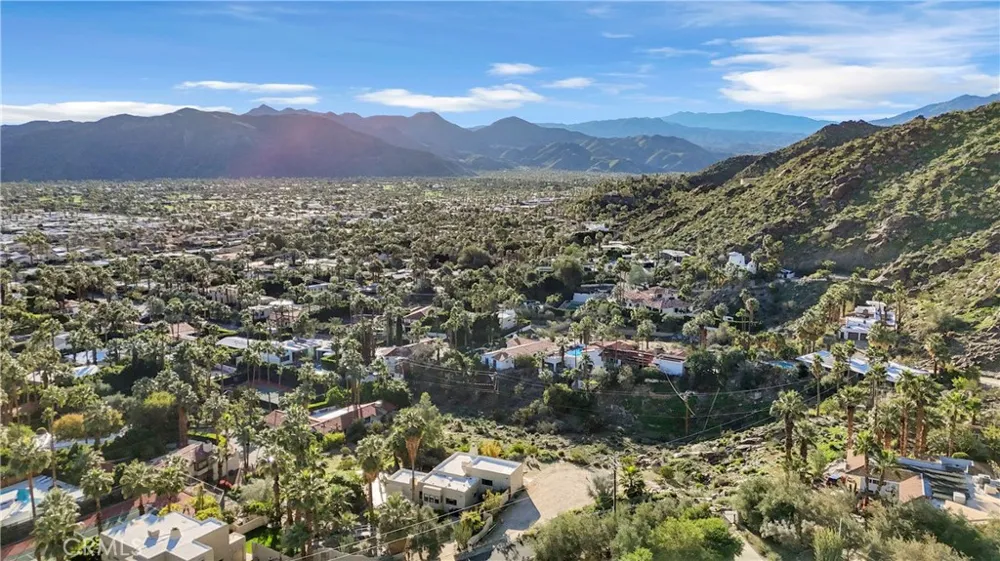 1870 S Crestview Palm Springs, CA 92264