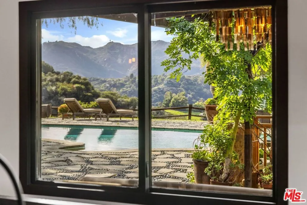 1551 Penny Road Topanga, CA 90290