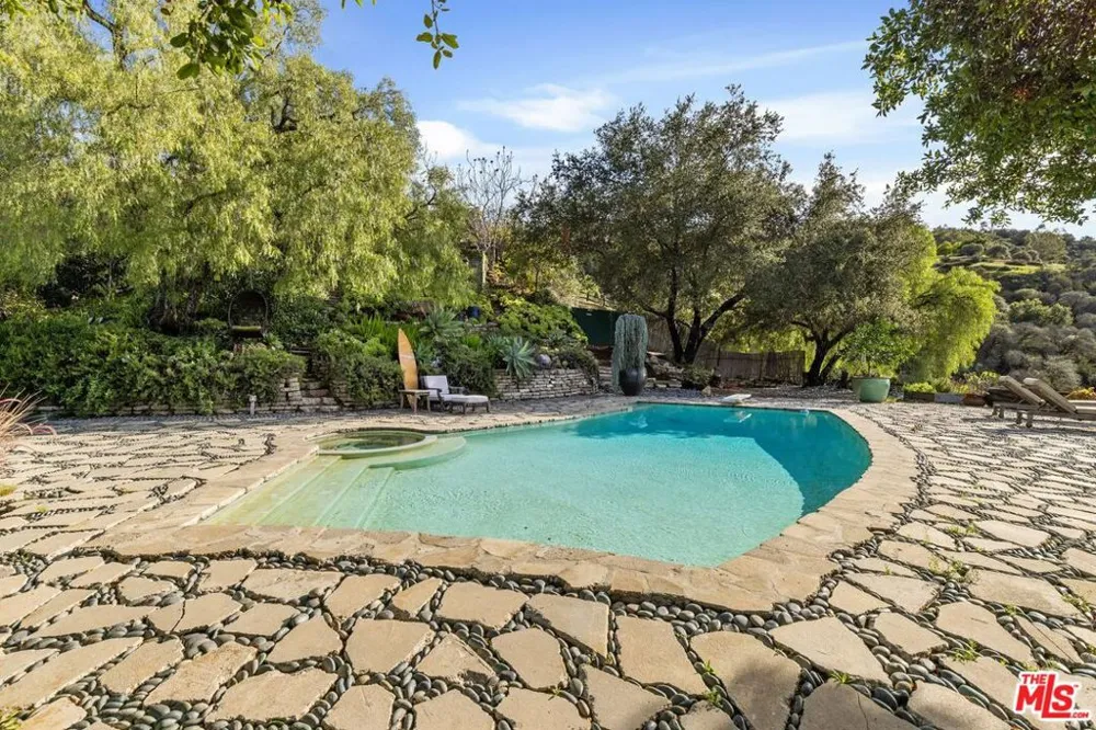 1551 Penny Road Topanga, CA 90290