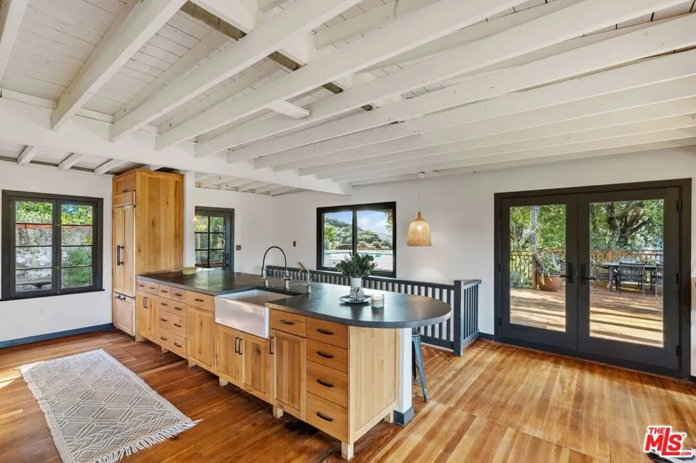 1551 Penny Road Topanga, CA 90290