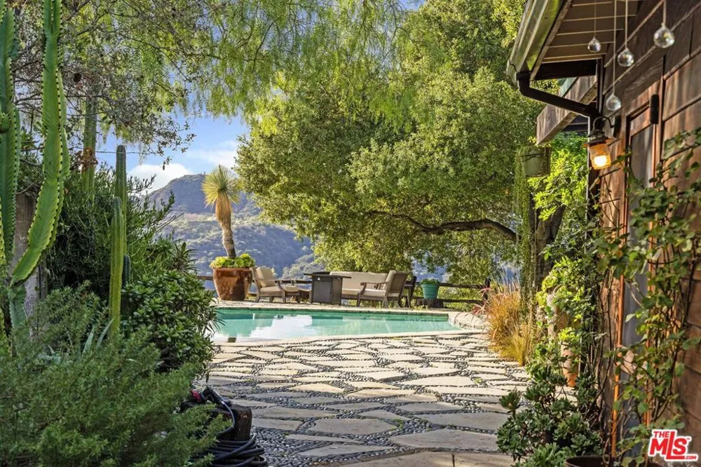 1551 Penny Road Topanga, CA 90290