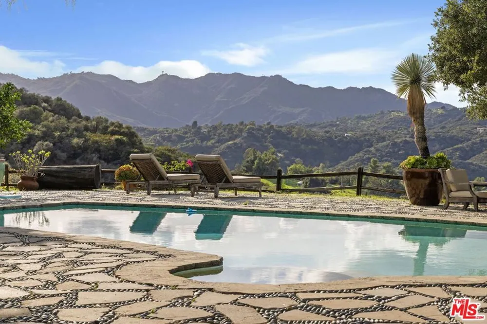 1551 Penny Road Topanga, CA 90290