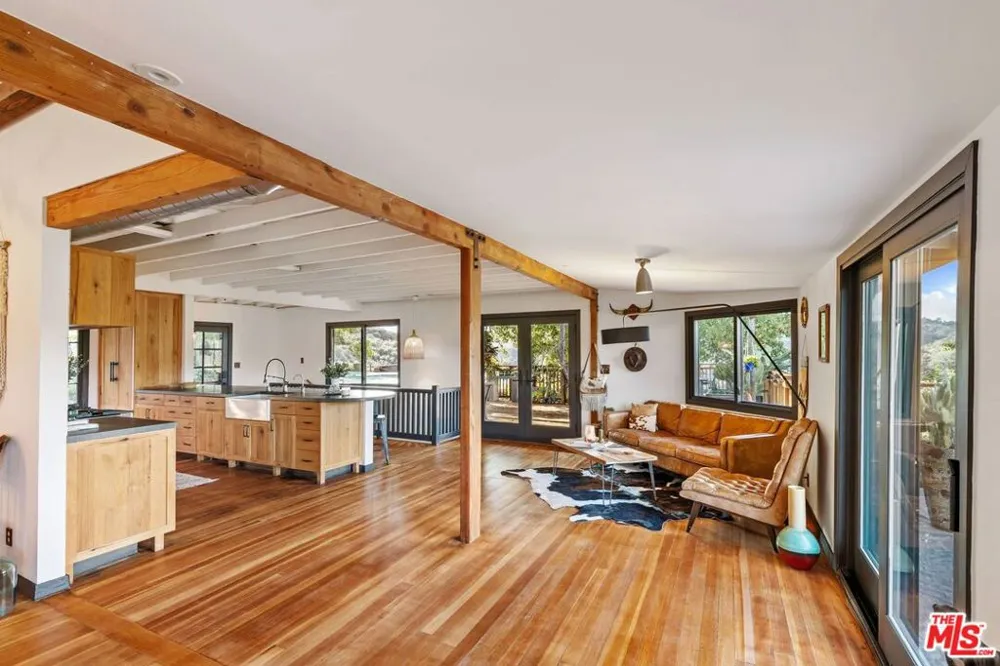 1551 Penny Road Topanga, CA 90290