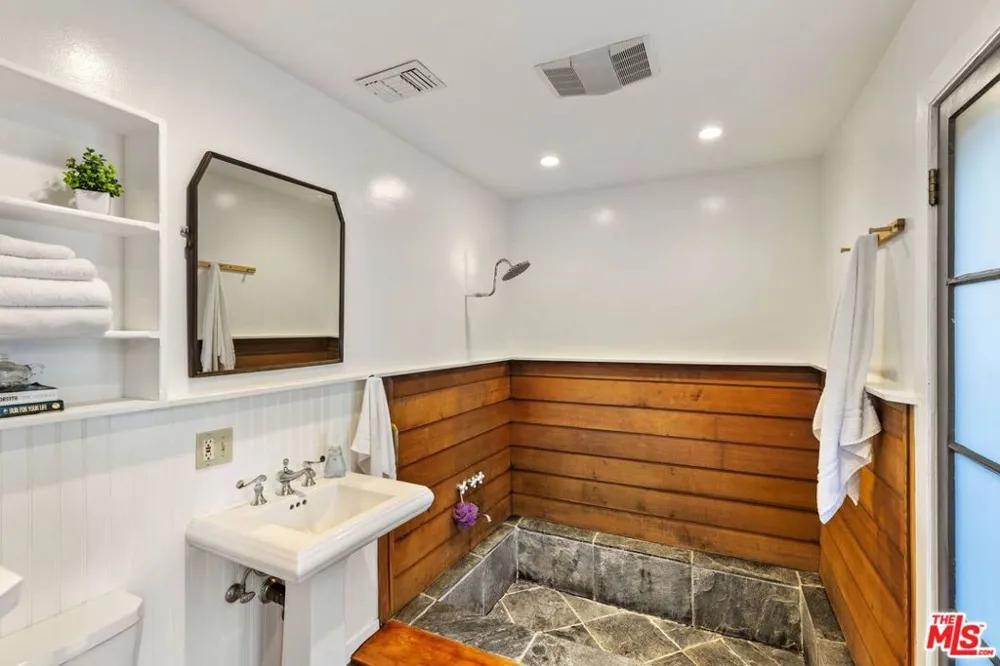1551 Penny Road Topanga, CA 90290