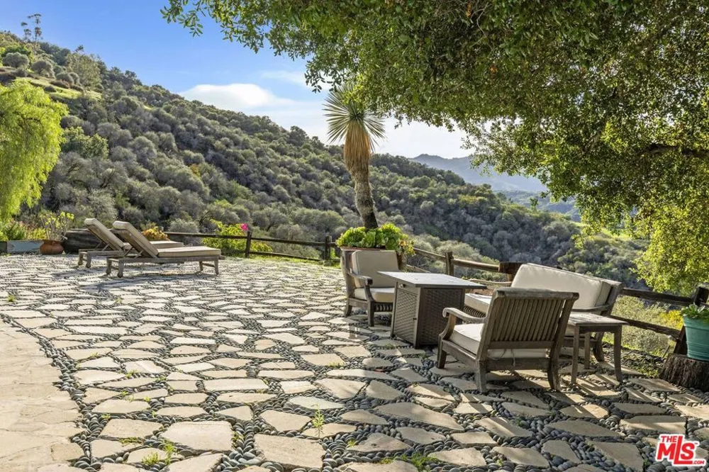 1551 Penny Road Topanga, CA 90290