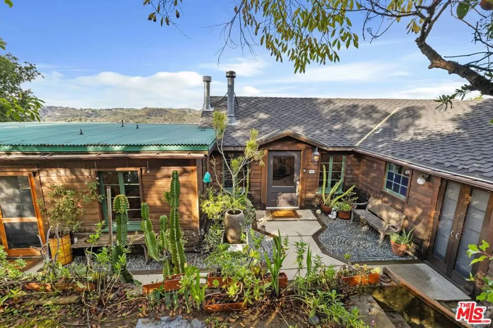 1551 Penny Road Topanga, CA 90290