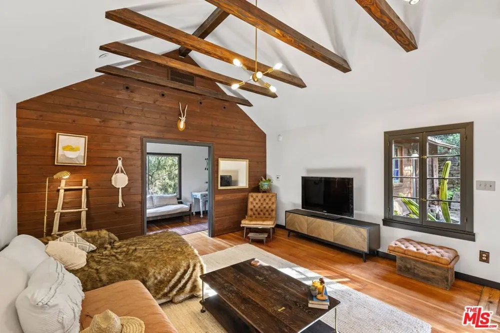 1551 Penny Road Topanga, CA 90290