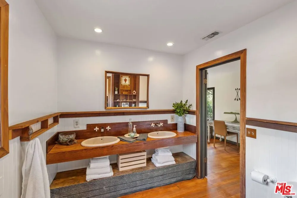 1551 Penny Road Topanga, CA 90290