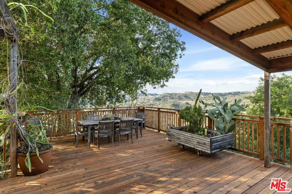 1551 Penny Road Topanga, CA 90290