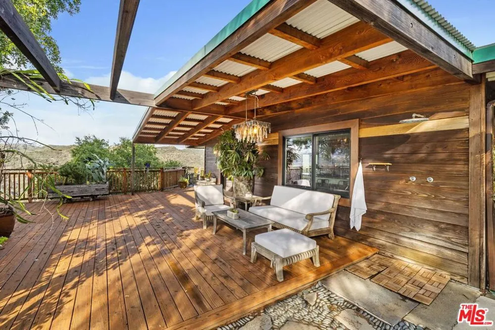1551 Penny Road Topanga, CA 90290