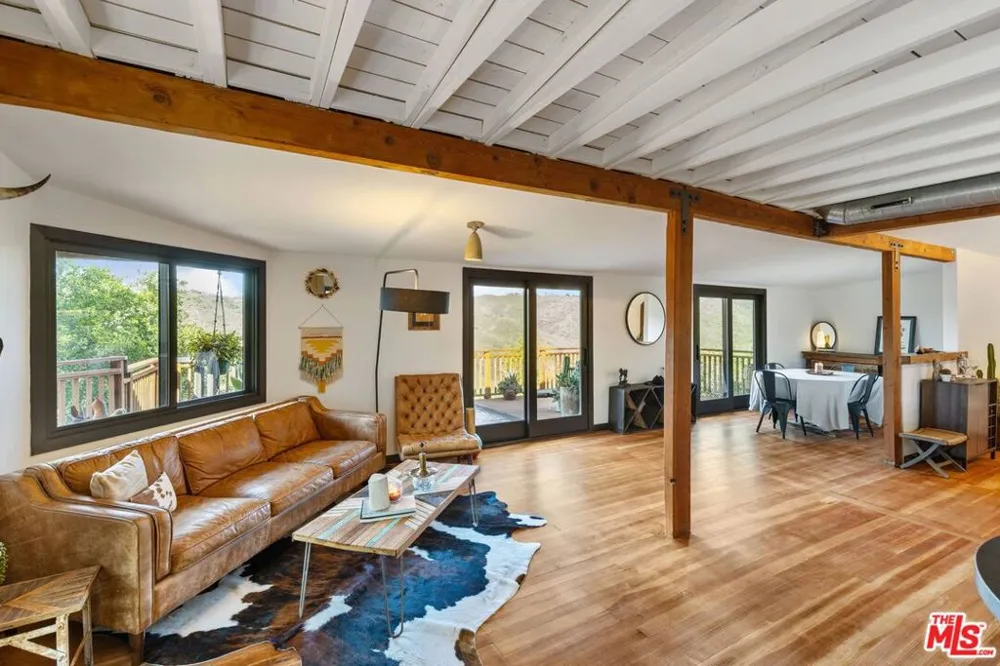 1551 Penny Road Topanga, CA 90290