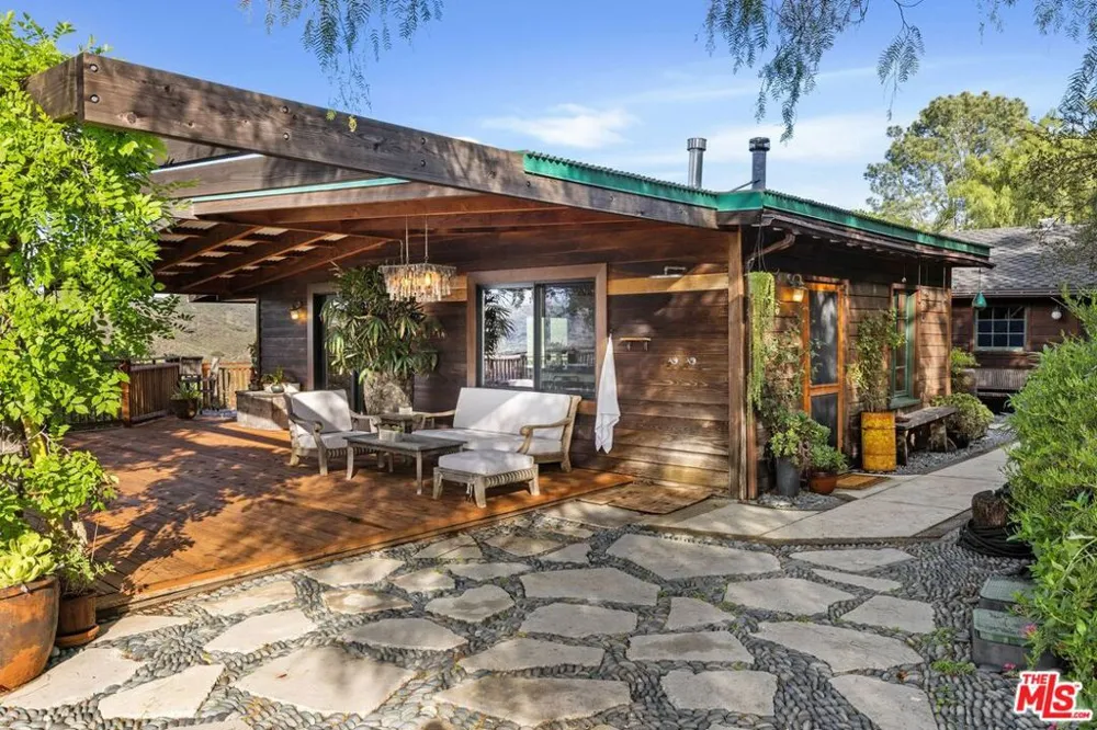 1551 Penny Road Topanga, CA 90290