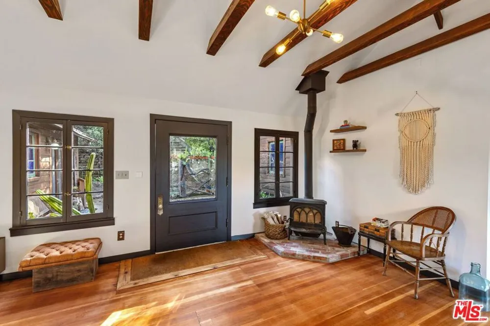1551 Penny Road Topanga, CA 90290