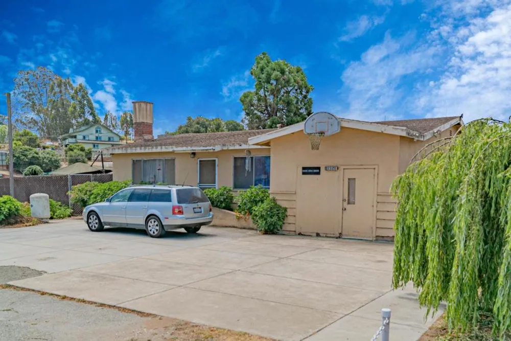10050 Reese Circle Salinas, CA 93907