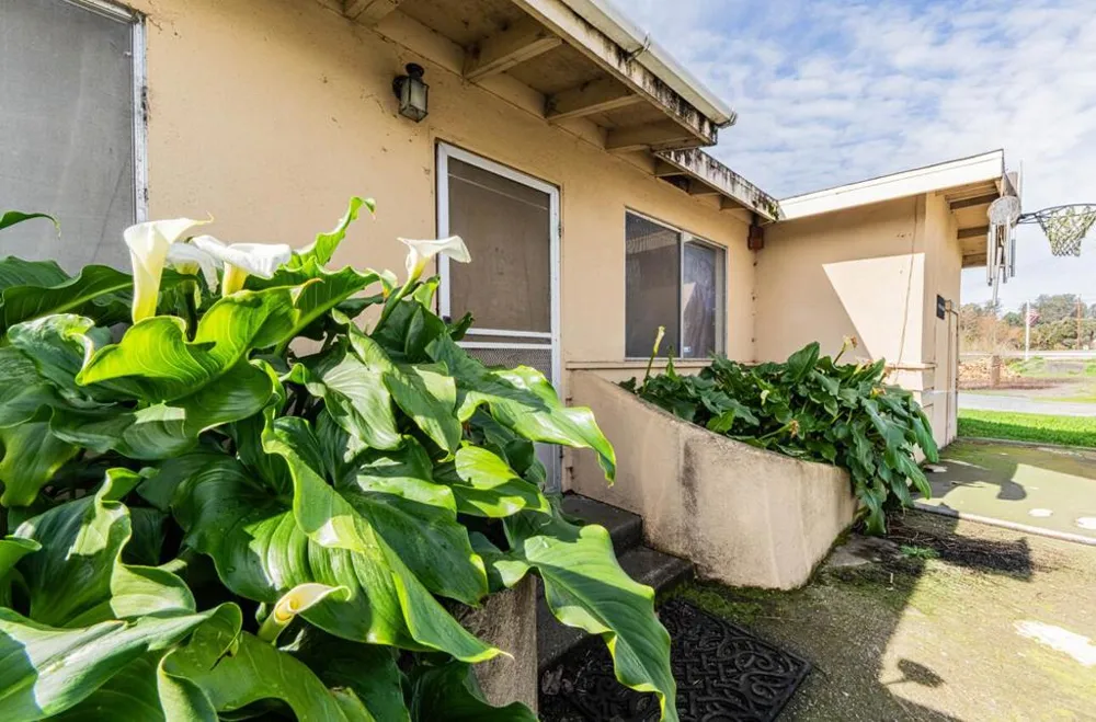 10050 Reese Circle Salinas, CA 93907