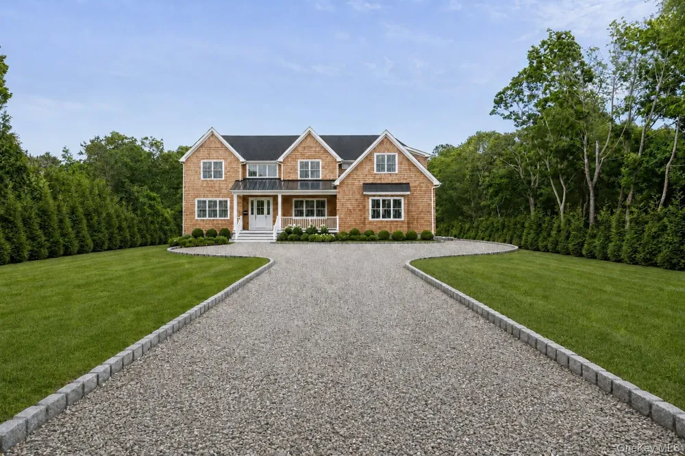 34 Old Main Road Quogue, NY 11959