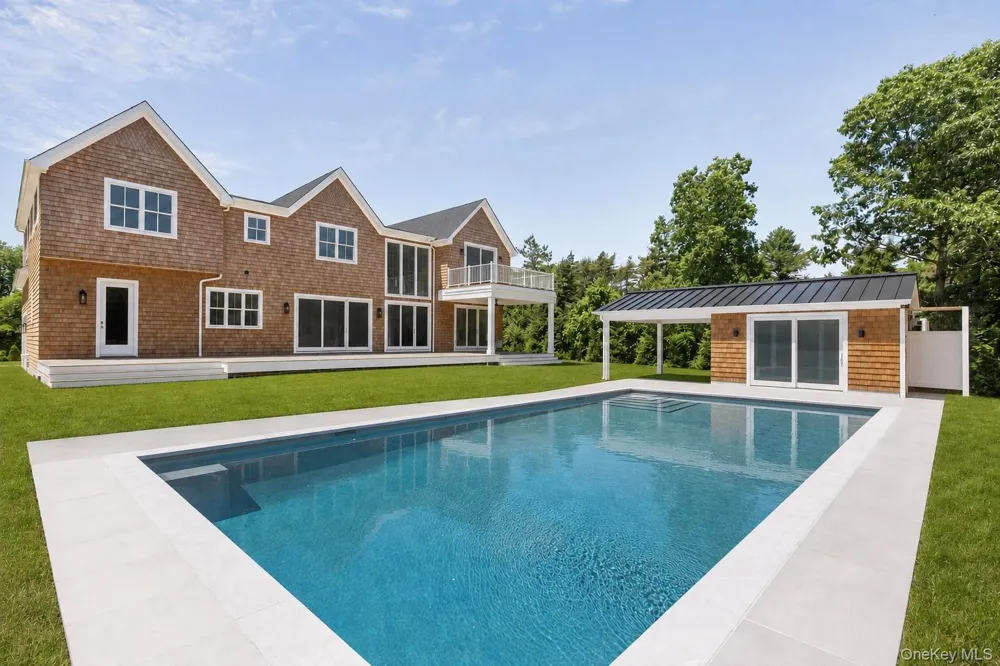 34 Old Main Road Quogue, NY 11959