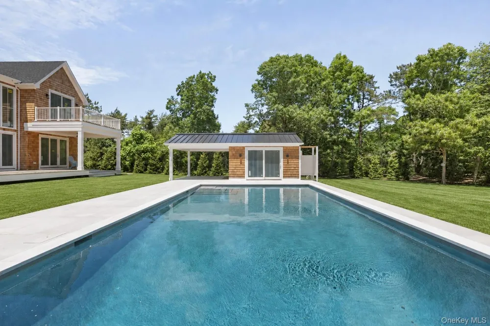 34 Old Main Road Quogue, NY 11959