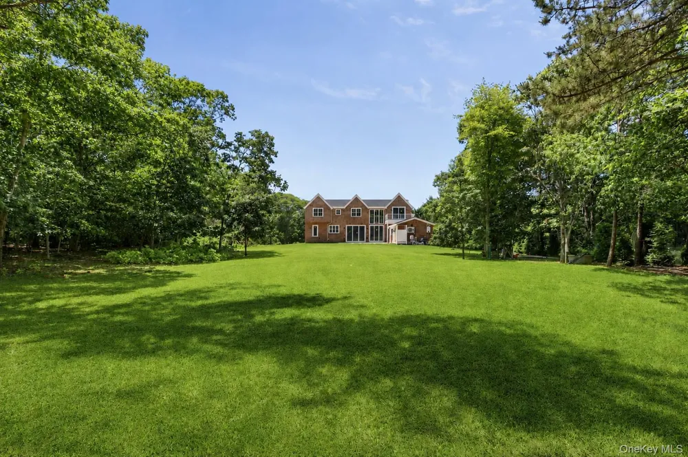 34 Old Main Road Quogue, NY 11959