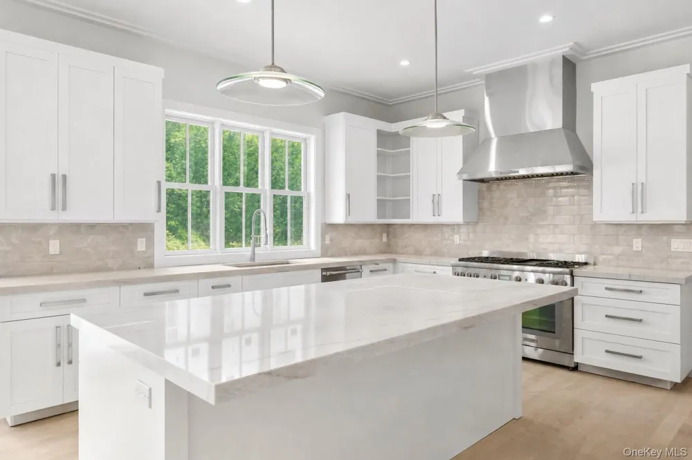 34 Old Main Road Quogue, NY 11959