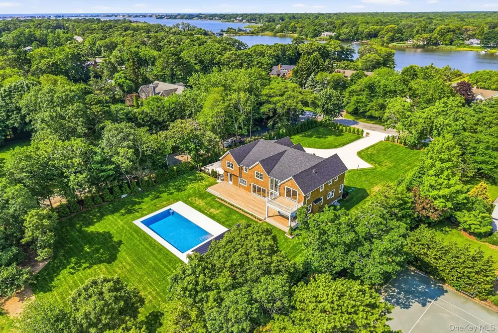 34 Old Main Road Quogue, NY 11959