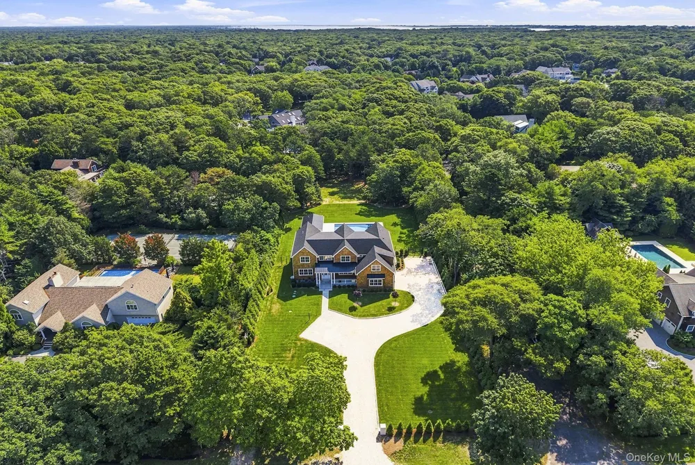 34 Old Main Road Quogue, NY 11959