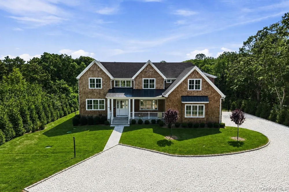 34 Old Main Road Quogue, NY 11959
