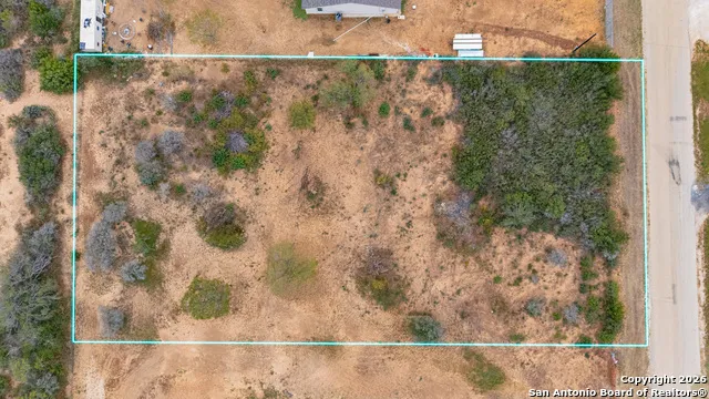 138 County Road 2665 Devine, TX 78016