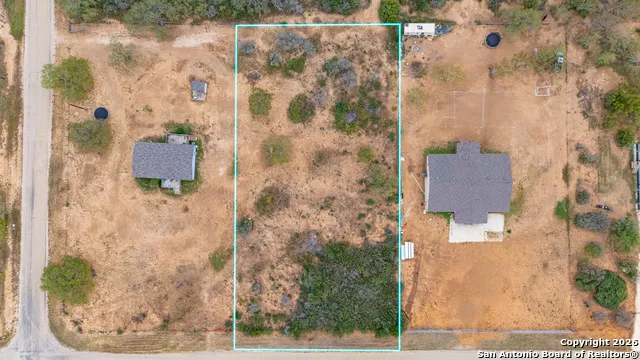 138 County Road 2665 Devine, TX 78016