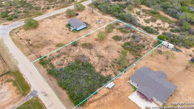 138 County Road 2665 Devine, TX 78016