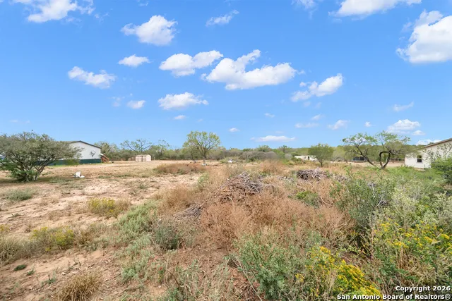 138 County Road 2665 Devine, TX 78016