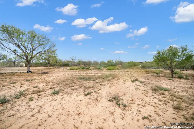 138 County Road 2665 Devine, TX 78016