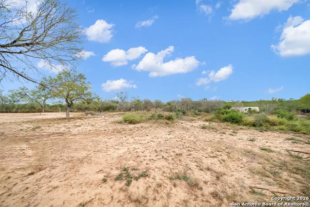 138 County Road 2665 Devine, TX 78016