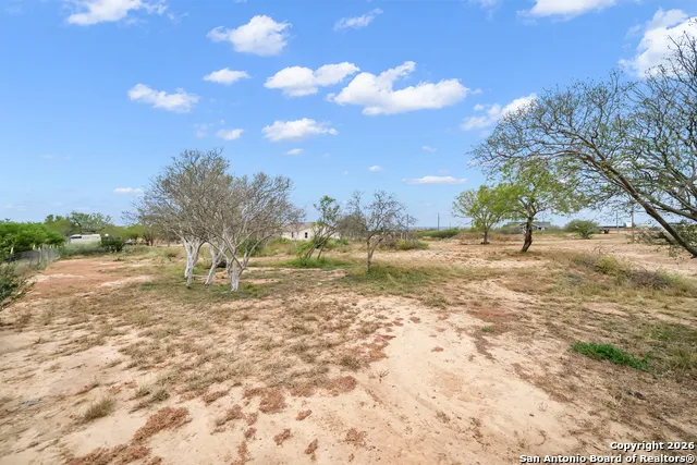 138 County Road 2665 Devine, TX 78016