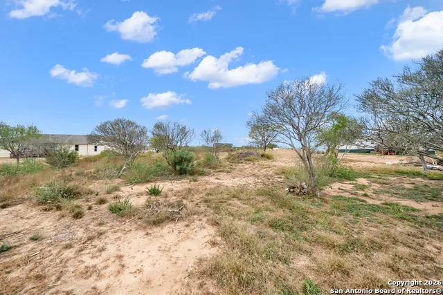 138 County Road 2665 Devine, TX 78016