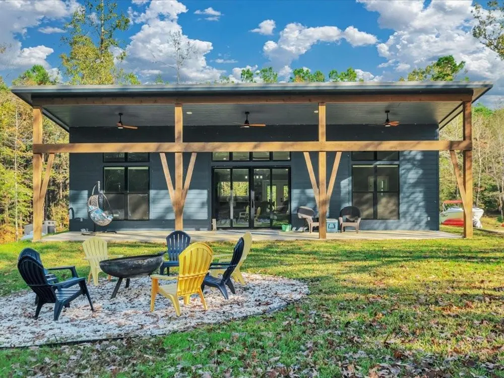 1185 County Road 4921 Etoile, TX 75944